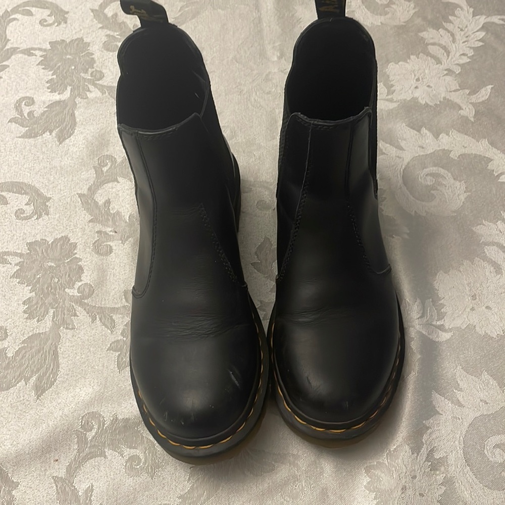 Doc Martens Chelsea Boot 2976 - size 9 women’s